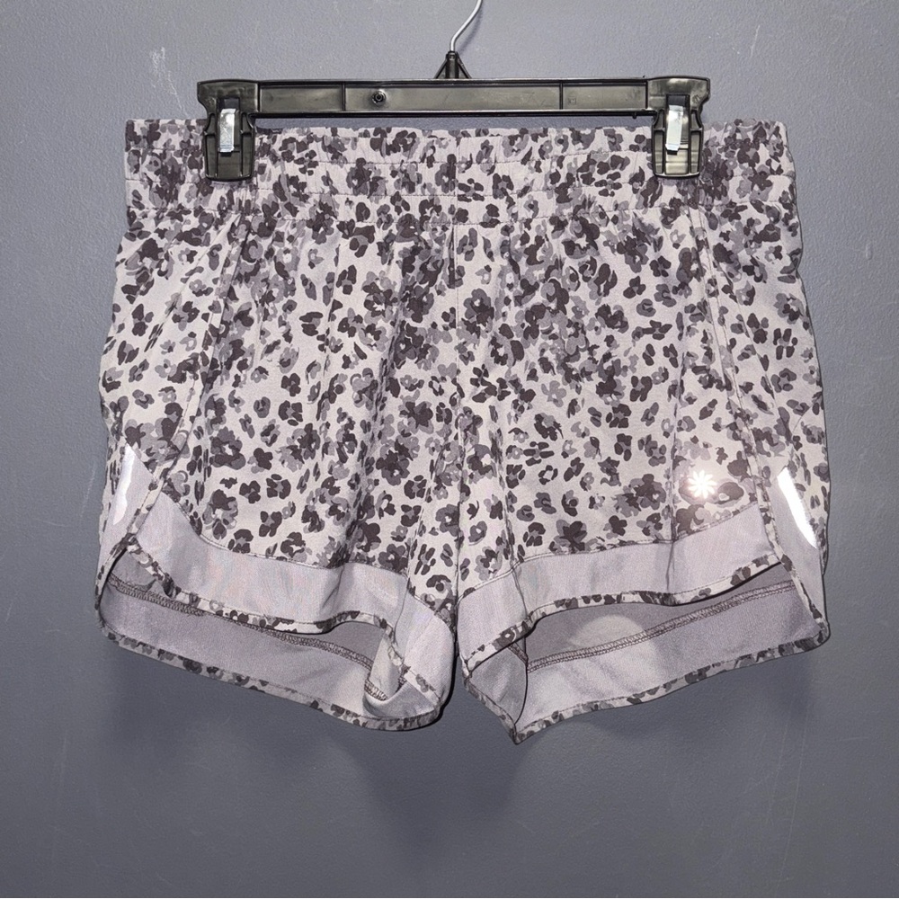Athleta Women's Mesh Racer Animal Print Running Shorts Small Gray 4”